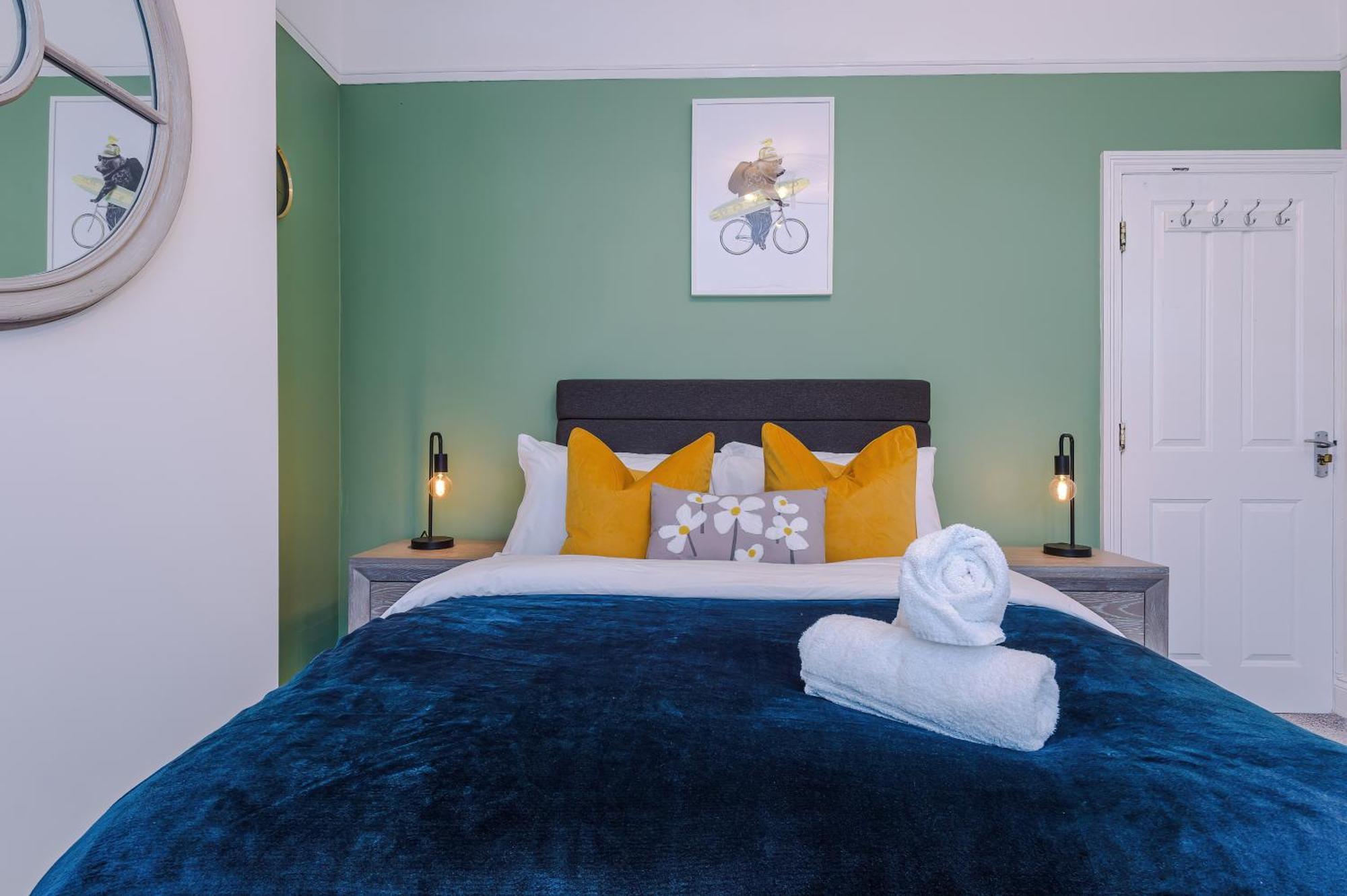 Incredible - Five Bedroom - 7 Actual Beds - 6 Bathroom House By Purestay - Central Bath With Parking Zewnętrze zdjęcie