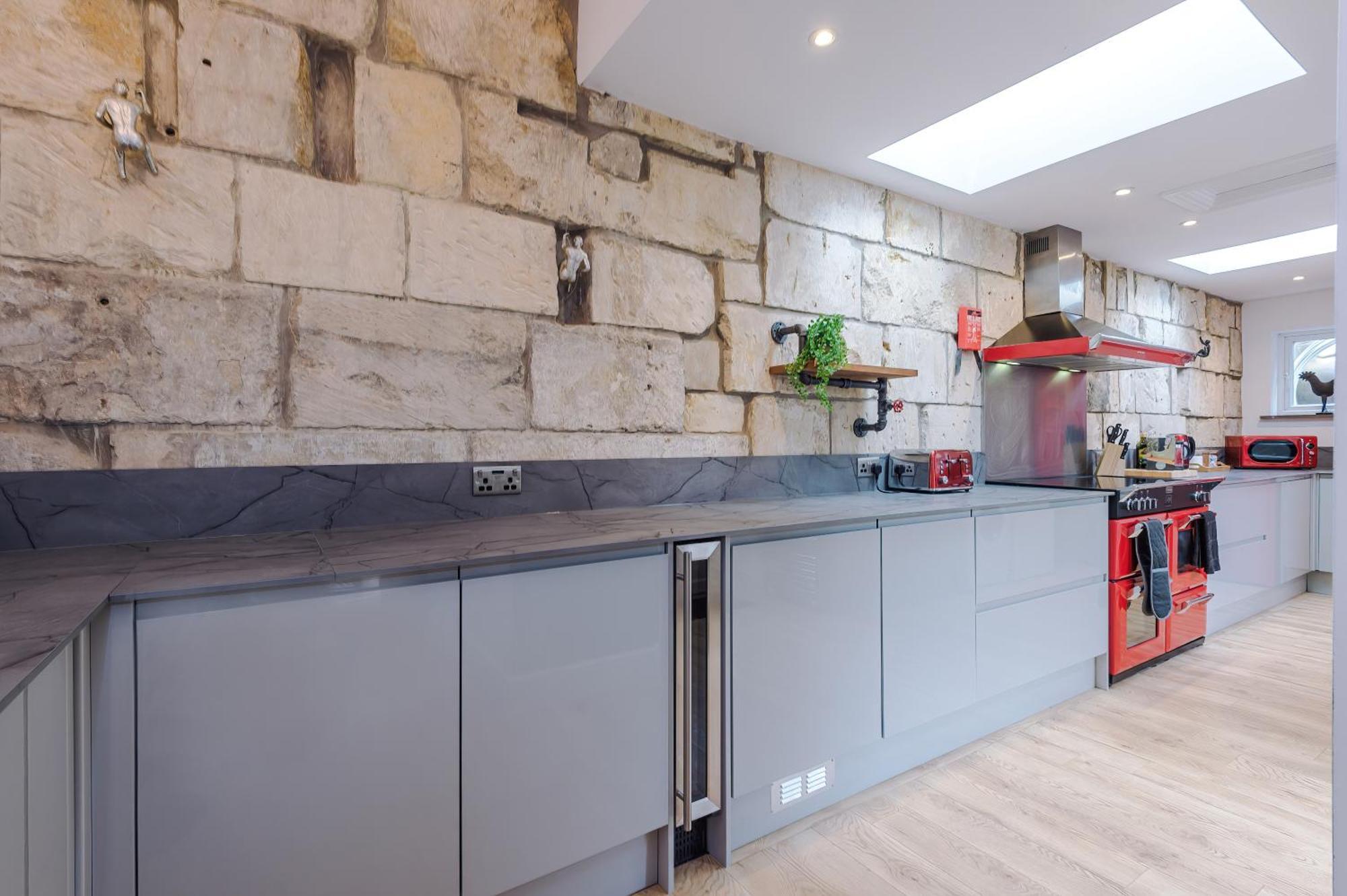 Incredible - Five Bedroom - 7 Actual Beds - 6 Bathroom House By Purestay - Central Bath With Parking Zewnętrze zdjęcie