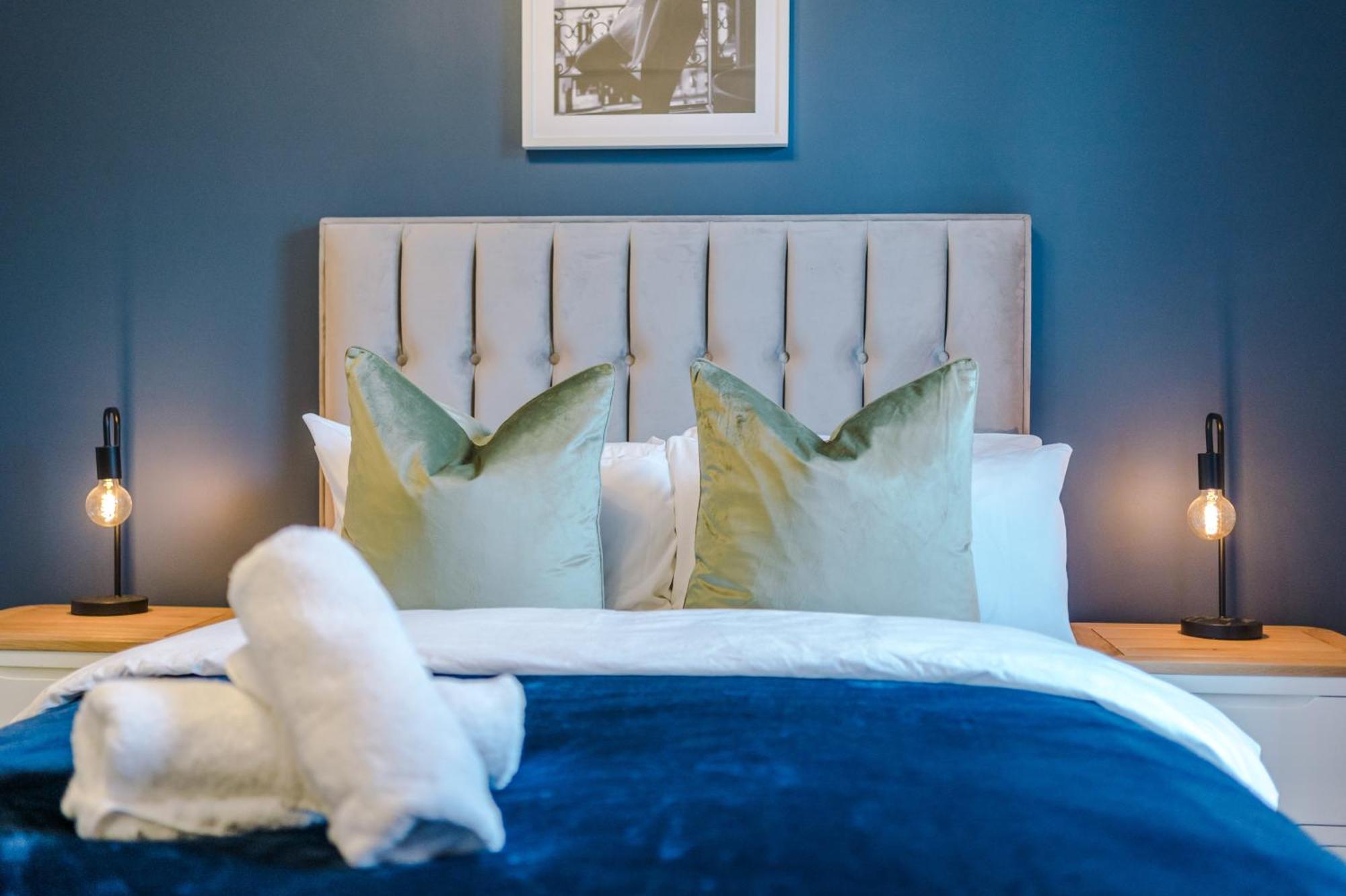 Incredible - Five Bedroom - 7 Actual Beds - 6 Bathroom House By Purestay - Central Bath With Parking Zewnętrze zdjęcie