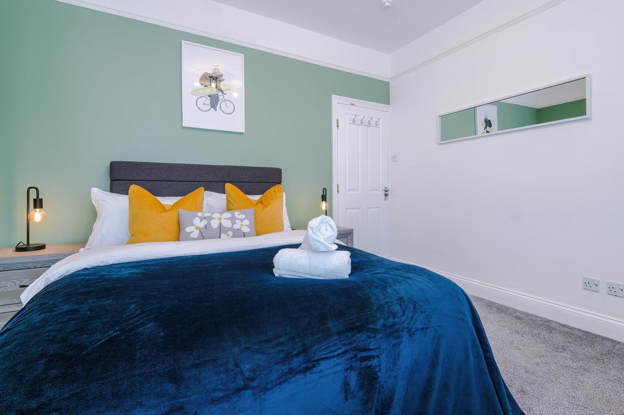 Incredible - Five Bedroom - 7 Actual Beds - 6 Bathroom House By Purestay - Central Bath With Parking Zewnętrze zdjęcie