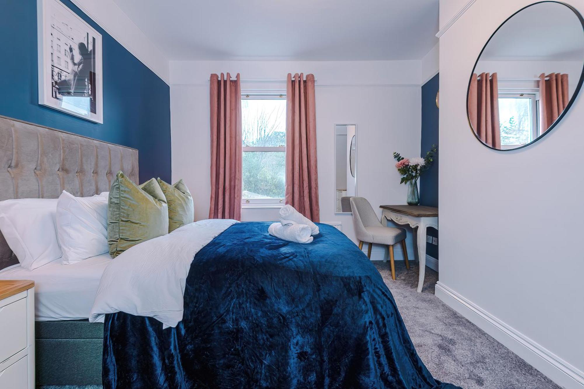 Incredible - Five Bedroom - 7 Actual Beds - 6 Bathroom House By Purestay - Central Bath With Parking Zewnętrze zdjęcie