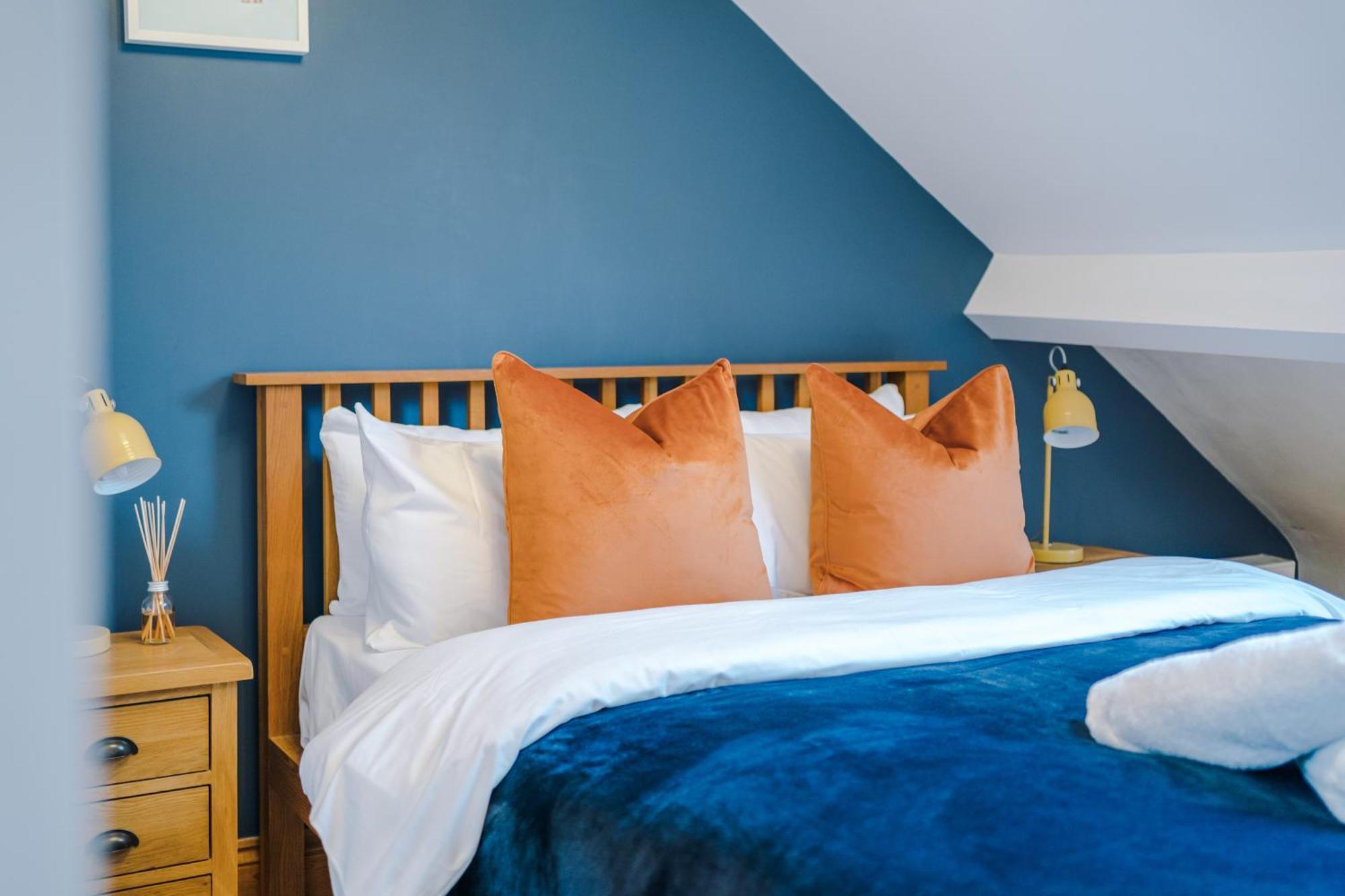 Incredible - Five Bedroom - 7 Actual Beds - 6 Bathroom House By Purestay - Central Bath With Parking Zewnętrze zdjęcie