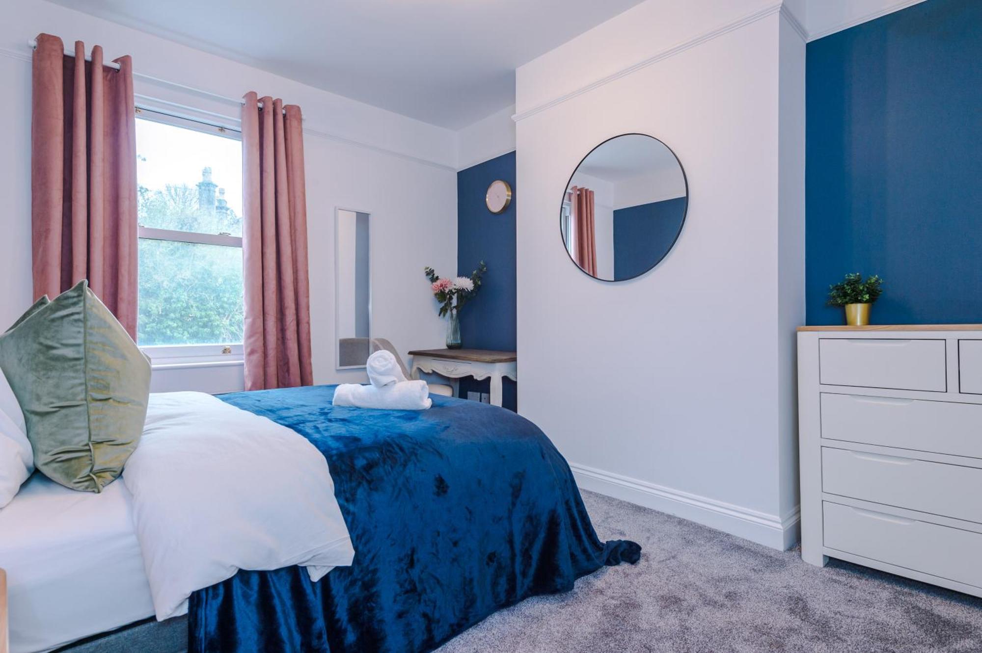 Incredible - Five Bedroom - 7 Actual Beds - 6 Bathroom House By Purestay - Central Bath With Parking Zewnętrze zdjęcie