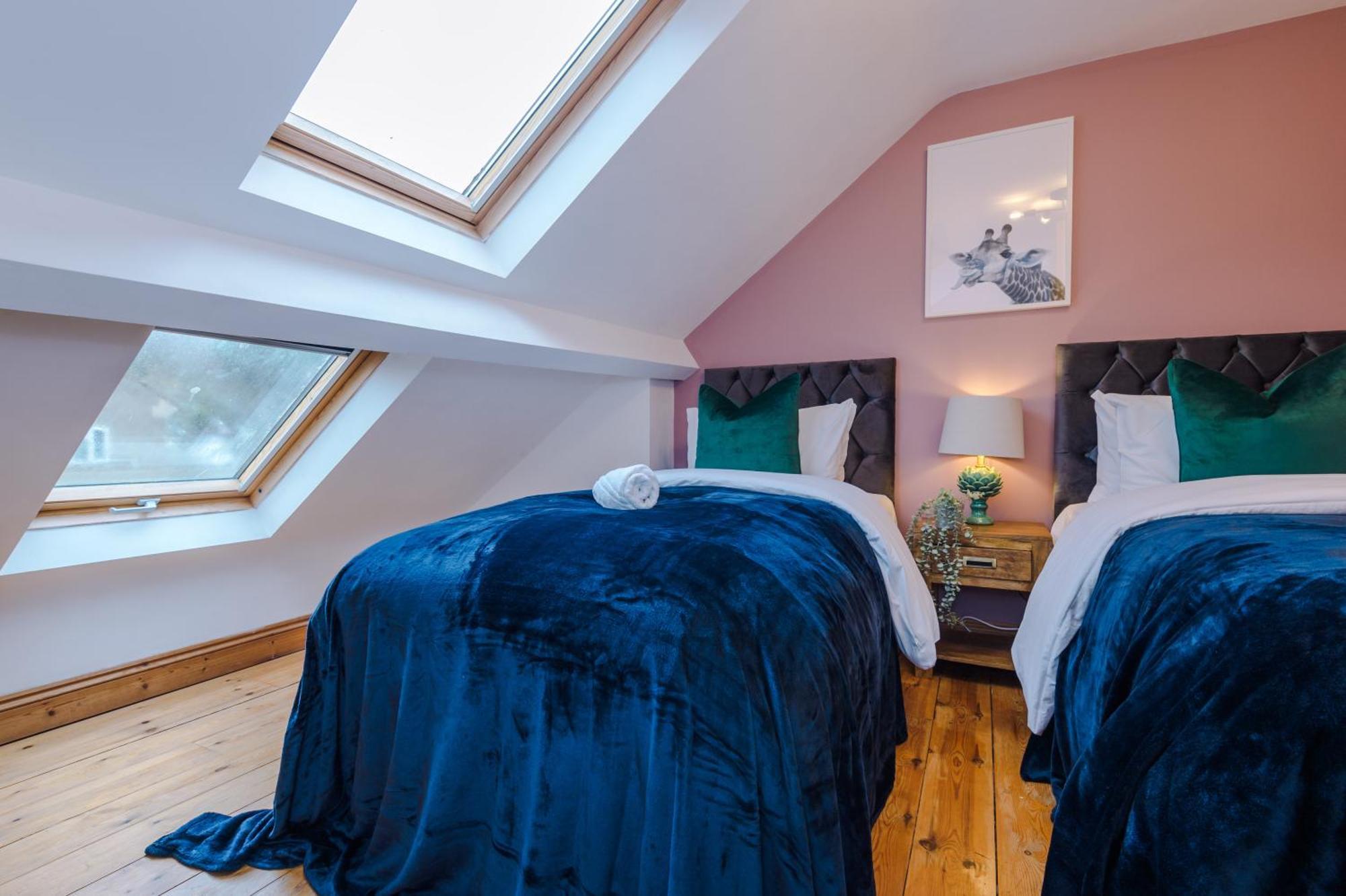 Incredible - Five Bedroom - 7 Actual Beds - 6 Bathroom House By Purestay - Central Bath With Parking Zewnętrze zdjęcie