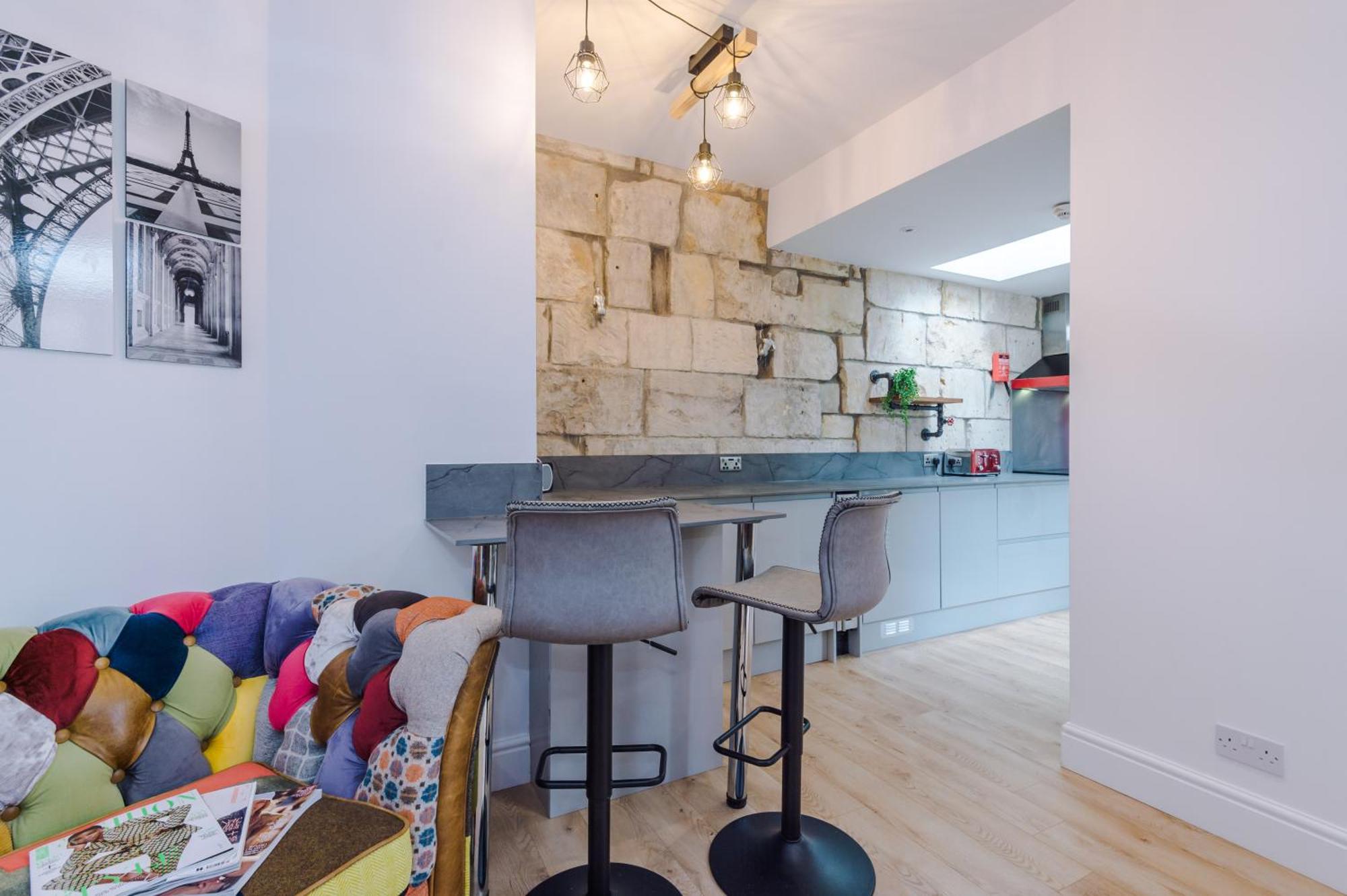 Incredible - Five Bedroom - 7 Actual Beds - 6 Bathroom House By Purestay - Central Bath With Parking Zewnętrze zdjęcie