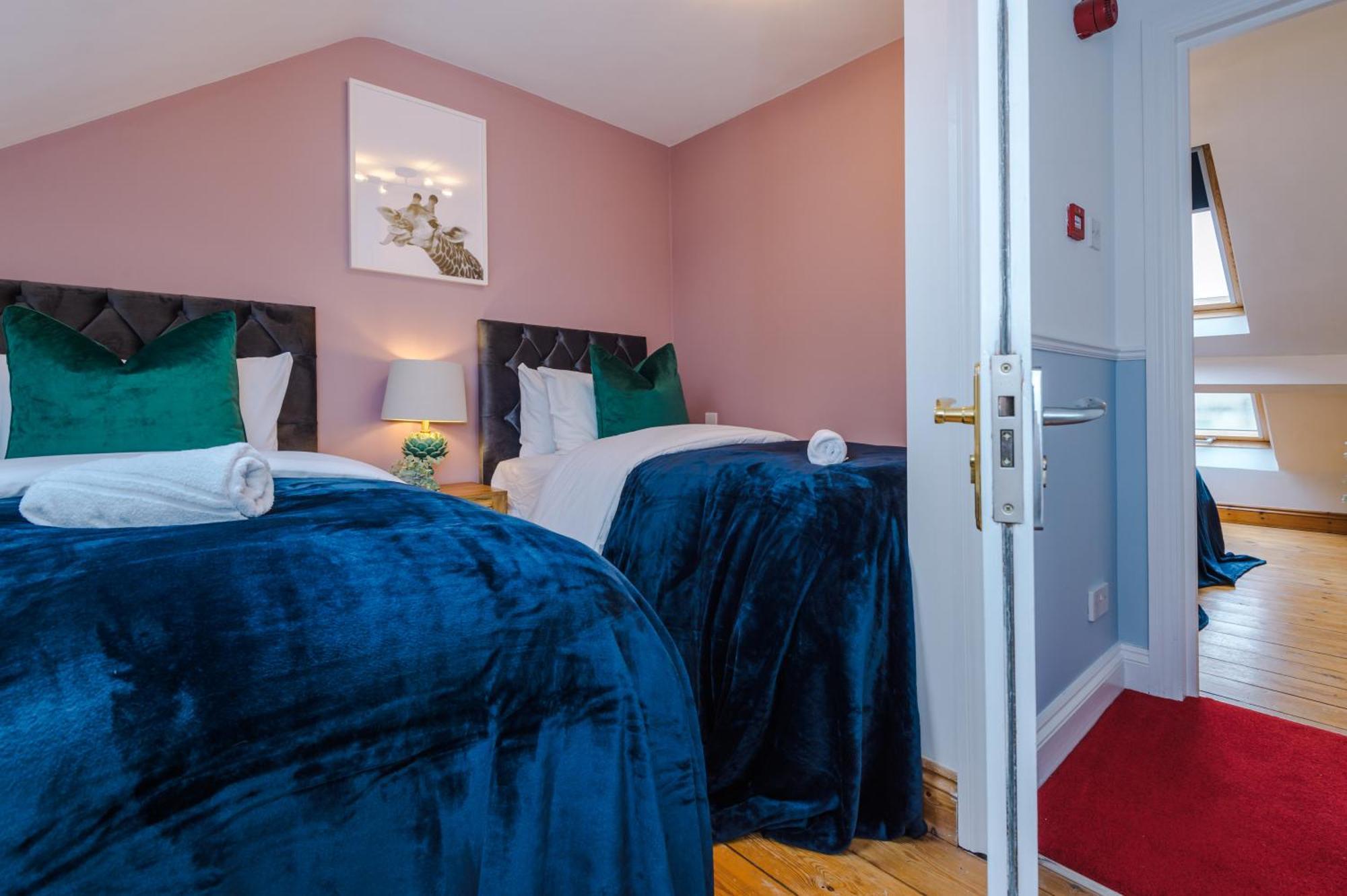 Incredible - Five Bedroom - 7 Actual Beds - 6 Bathroom House By Purestay - Central Bath With Parking Zewnętrze zdjęcie