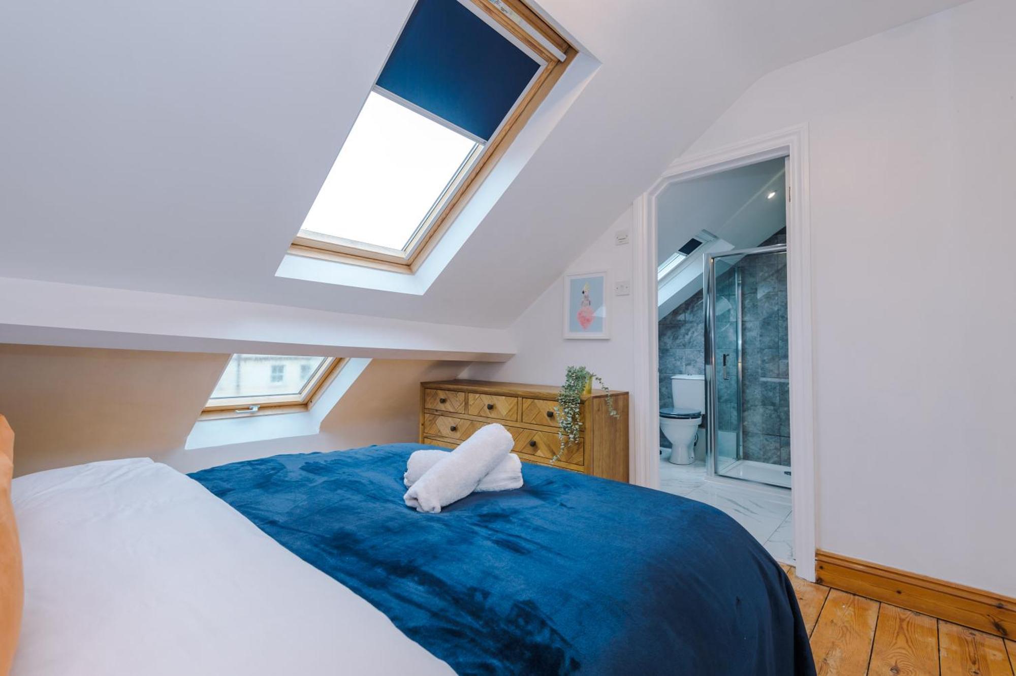 Incredible - Five Bedroom - 7 Actual Beds - 6 Bathroom House By Purestay - Central Bath With Parking Zewnętrze zdjęcie