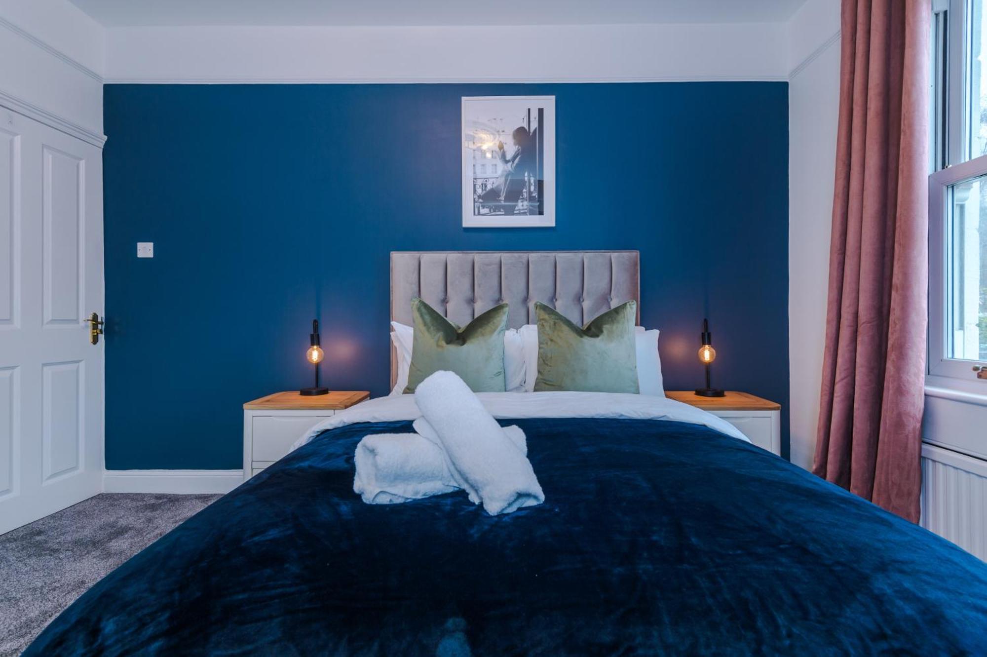 Incredible - Five Bedroom - 7 Actual Beds - 6 Bathroom House By Purestay - Central Bath With Parking Zewnętrze zdjęcie