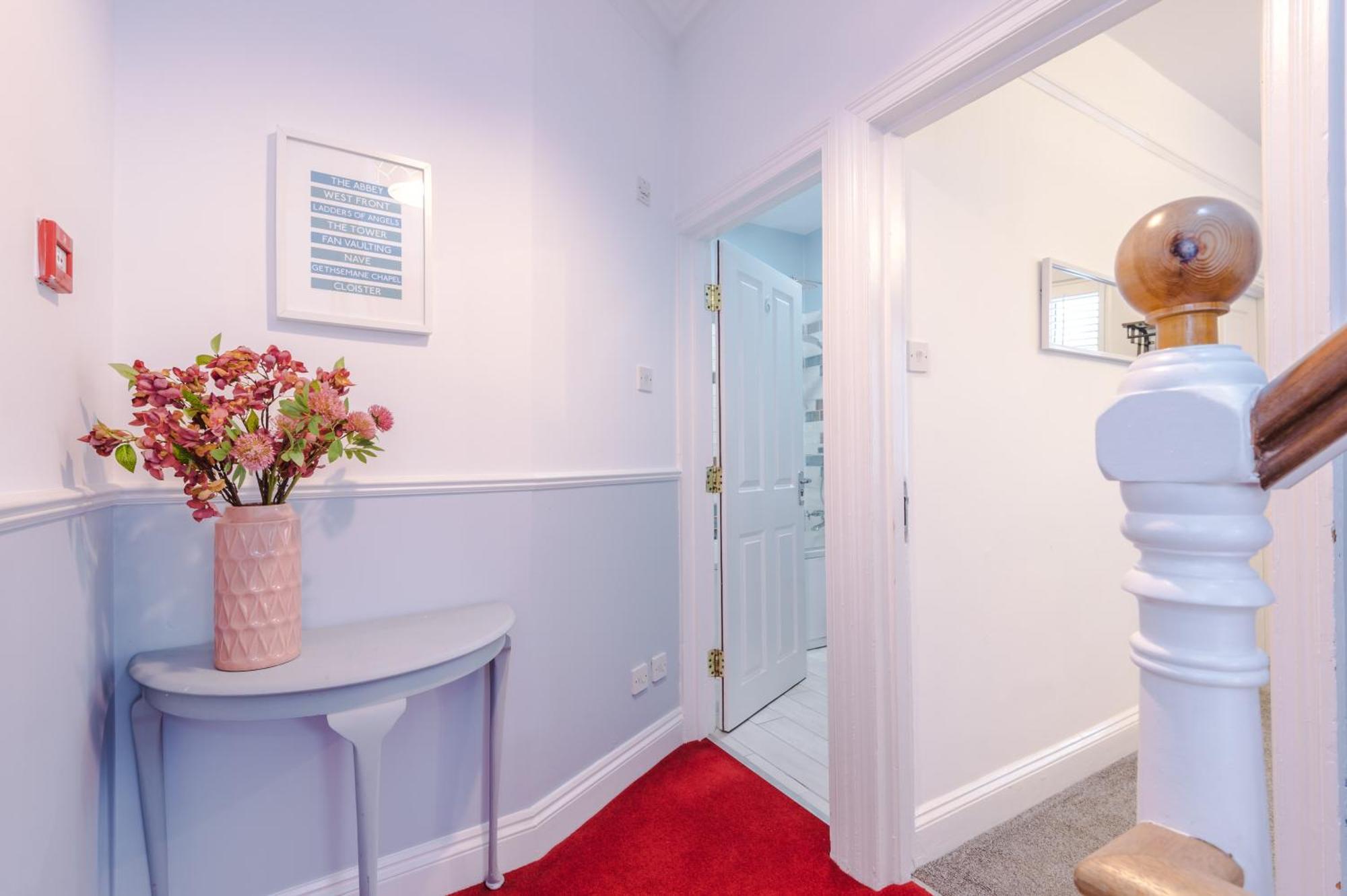 Incredible - Five Bedroom - 7 Actual Beds - 6 Bathroom House By Purestay - Central Bath With Parking Zewnętrze zdjęcie